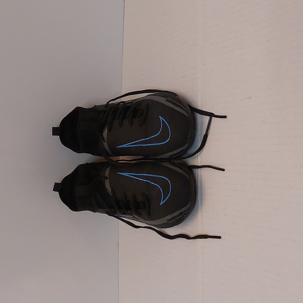 Nike YOUTH PHAN0M GT2 ELITE SOCCER CLEATS  SIZE 2.5